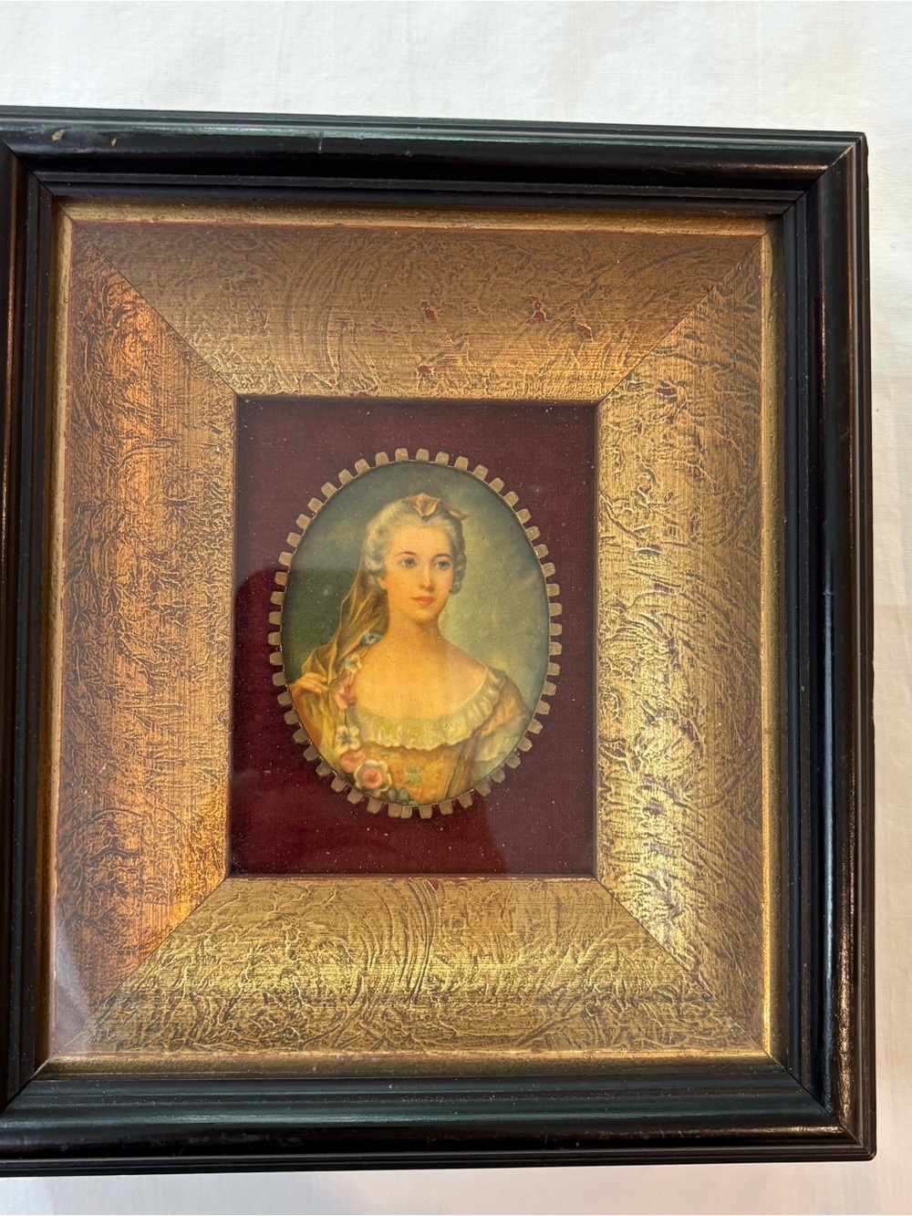 1940's (2) VICTORIAN WOMEN HEAD SHOT DEPICTIONS IN SHADOW BOXES - Picture 3 of 4